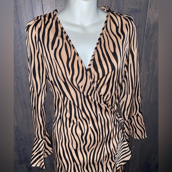 Elegant Zebra Print Wrap Dress size S - Picture 9 of 9